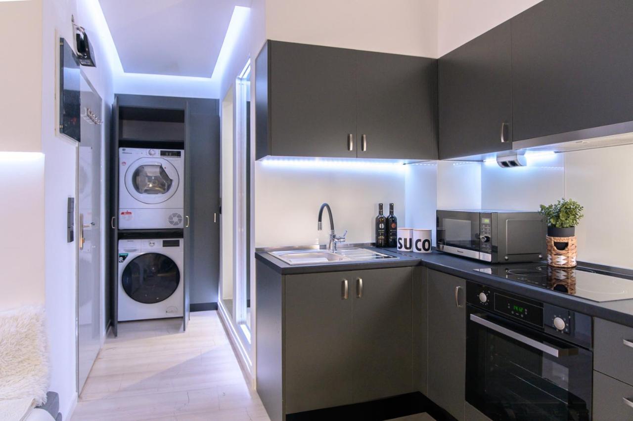 25 Dikaiosinis Ave. Apartment